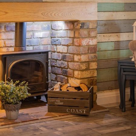 Den Of Joy Humberston Fitties Sleeps 6,Hot Tub,Log Burner Villa Cleethorpes Eksteriør bilde
