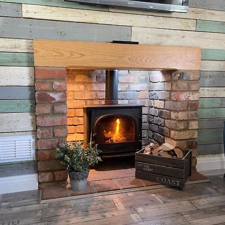 Den Of Joy Humberston Fitties Sleeps 6,Hot Tub,Log Burner Villa Cleethorpes Eksteriør bilde