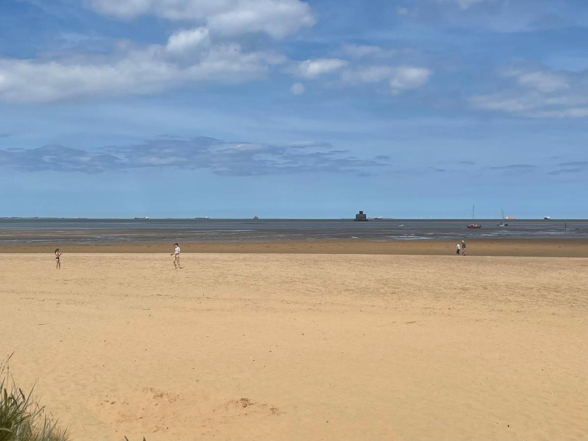 Den Of Joy Humberston Fitties Sleeps 6,Hot Tub,Log Burner Villa Cleethorpes Eksteriør bilde