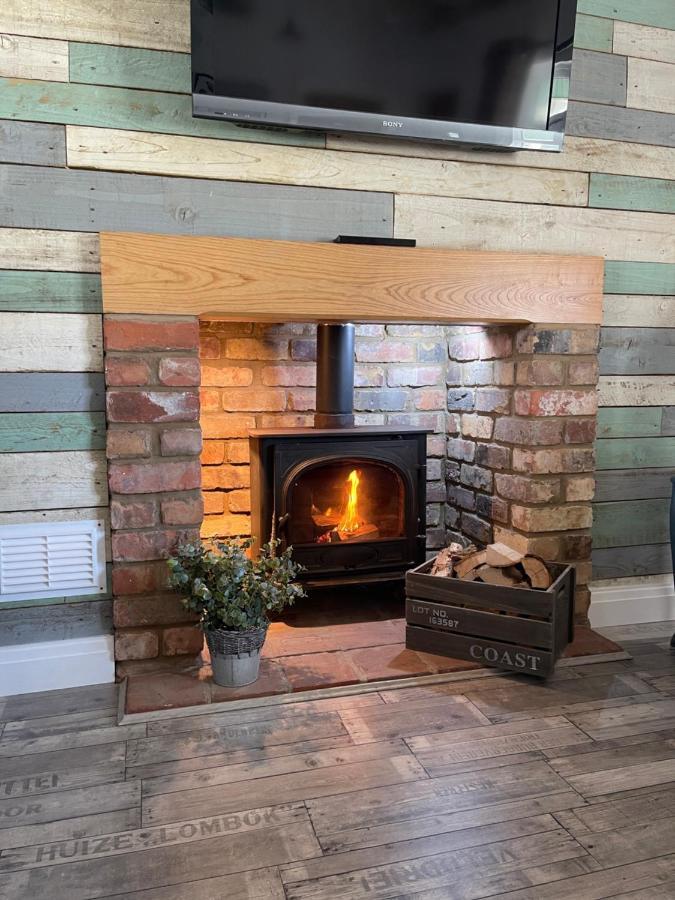 Den Of Joy Humberston Fitties Sleeps 6,Hot Tub,Log Burner Villa Cleethorpes Eksteriør bilde