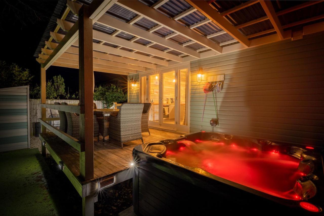 Den Of Joy Humberston Fitties Sleeps 6,Hot Tub,Log Burner Villa Cleethorpes Eksteriør bilde